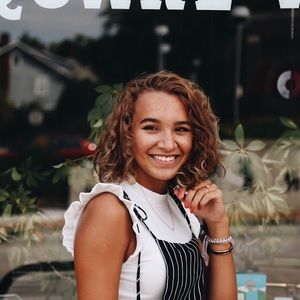 Meet your Posher, Julia